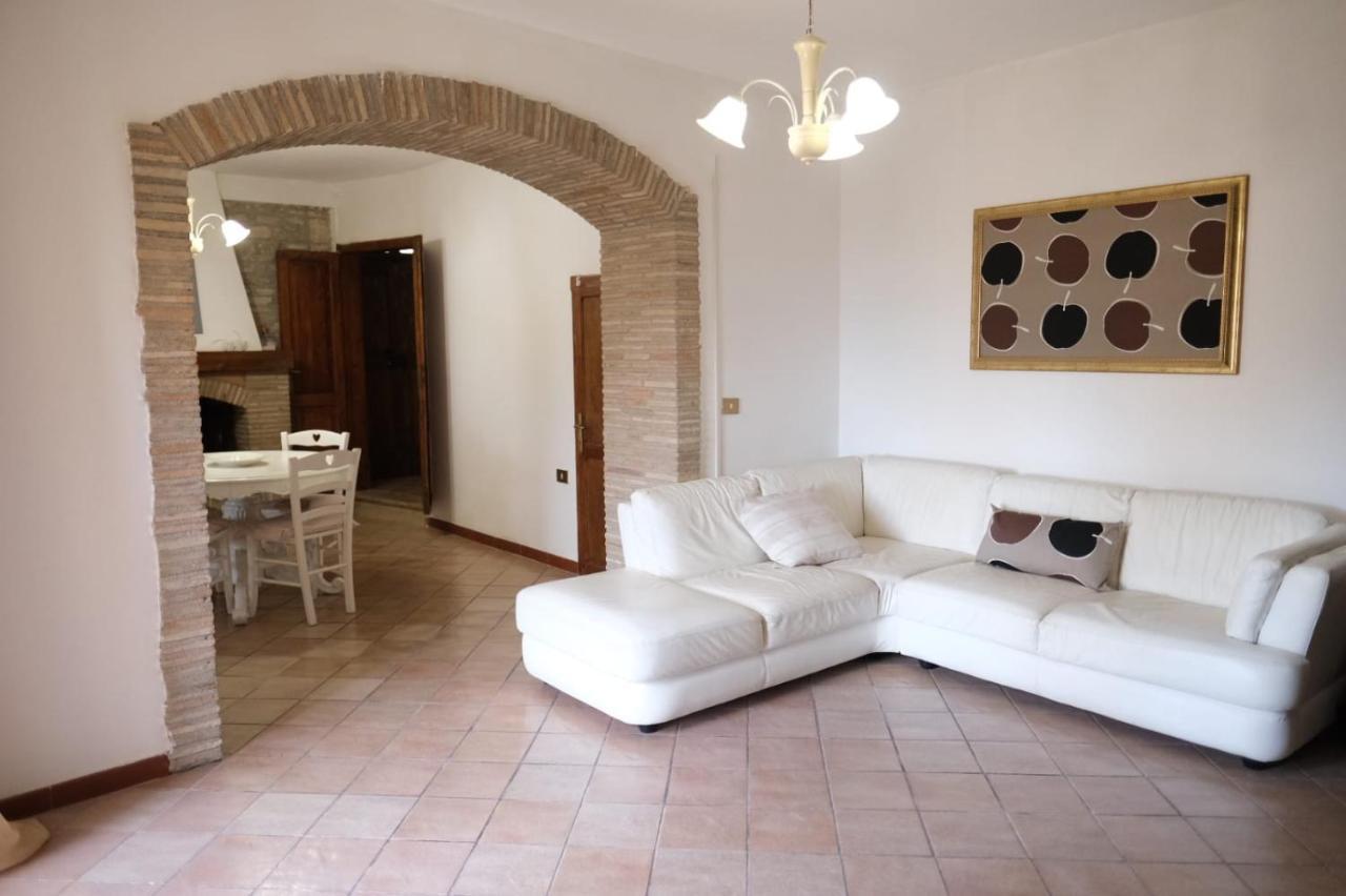 La Residenza Dei Nonni Apartment Montefranco Bagian luar foto